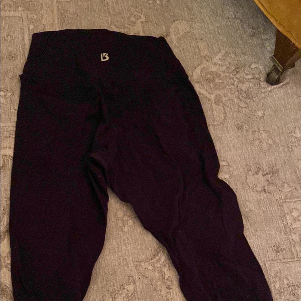 Black buffbunny capri leggings
